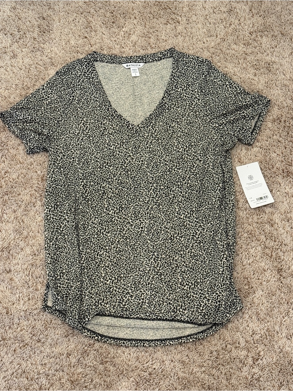 Athleta women’s v-neck tee